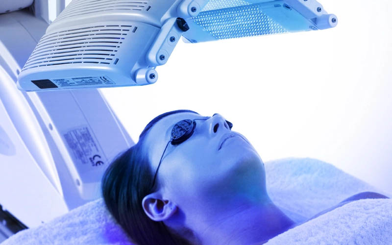 Sử dụng liệu pháp ánh sáng (Light Therapy) để cải thiện bệnh