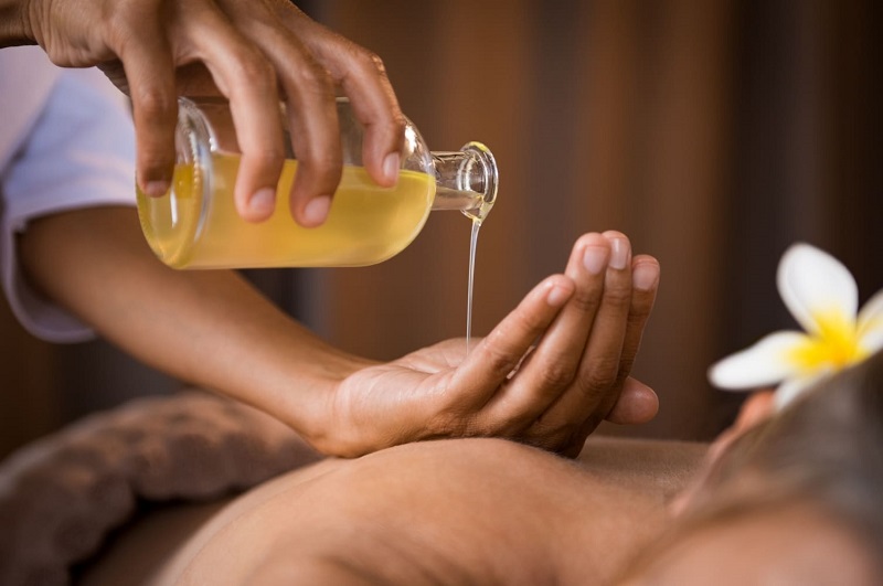 Tinh dầu massage trị liệu có nhiều công dụng đối với sức khỏe